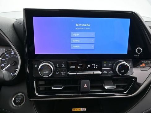 Used 2025 Toyota Highlander XLE image 7