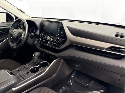 Certified 2022 Toyota Highlander LE image 47