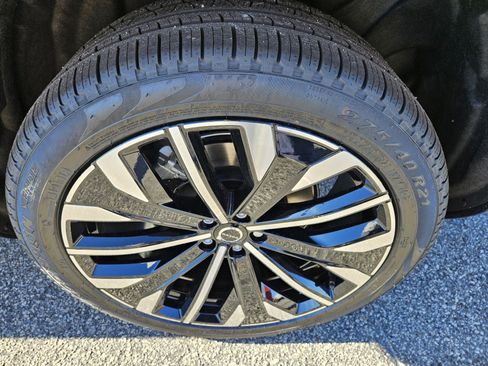 New 2026 Volvo XC90 B6 Plus w/ Protection Package Premier image 11