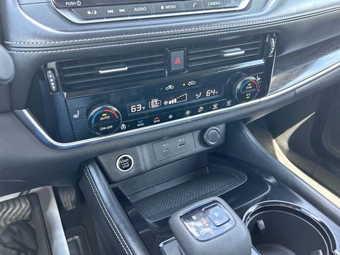 Used 2021 Nissan Rogue SL AWD/4WD image 28