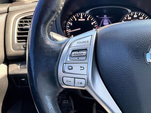 Used 2016 Nissan Altima 2.5 SV w/ Convenience Package FWD image 11