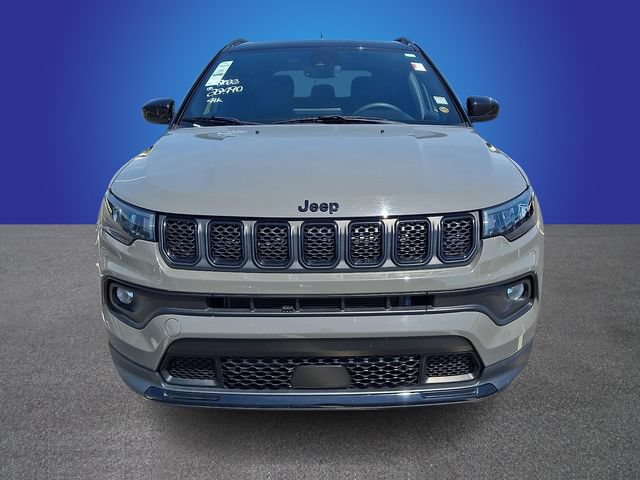 Used 2023 Jeep Compass Latitude w/ Sun and Sound Group AWD/4WD image 2