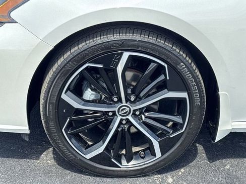 Used 2024 Nissan Altima 2.5 SR w/ SR Premium Package FWD image 23