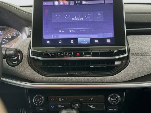 Used 2023 Jeep Compass Latitude image 23