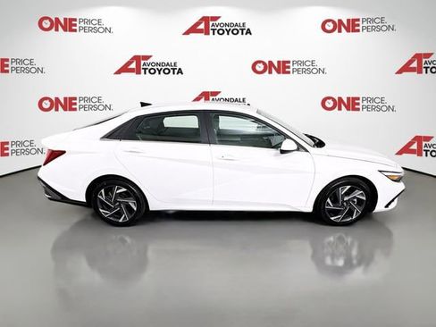 Used 2025 Hyundai Elantra SEL FWD image 8