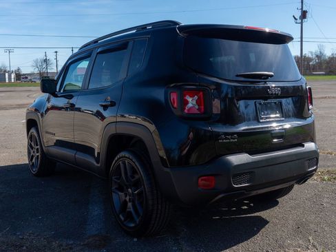 Used 2021 Jeep Renegade Latitude w/ Sun & Sound Group image 8