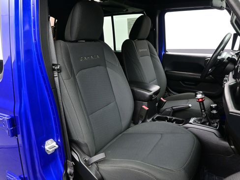 Used 2018 Jeep Wrangler Unlimited Sahara w/ Dual Top Group image 12