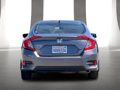 Used 2018 Honda Civic EX image 5
