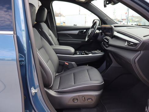 Used 2025 Buick Enclave Preferred image 14