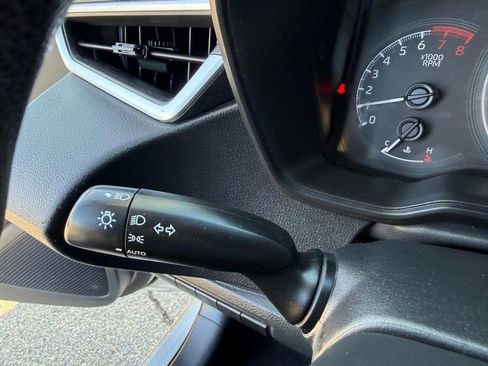 Used 2021 Toyota Corolla LE image 26