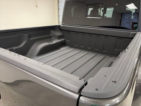 Used 2025 Jeep Gladiator Sport AWD/4WD image 6