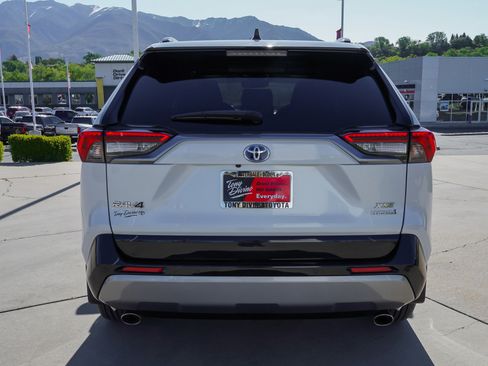 Used 2023 Toyota RAV4 XSE AWD/4WD image 7