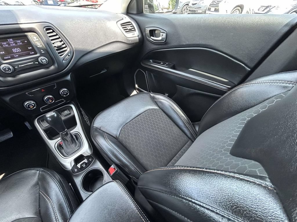 Used 2018 Jeep Compass Latitude FWD image 13