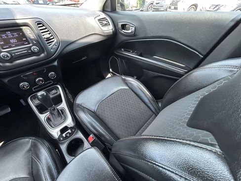 Used 2018 Jeep Compass Latitude FWD image 13