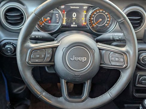 Used 2022 Jeep Gladiator Willys image 12