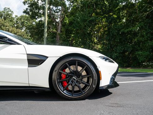 Used 2019 Aston Martin V8 Vantage Coupe RWD image 14