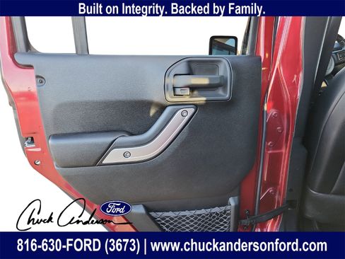 Used 2012 Jeep Wrangler Unlimited Sahara w/ Connectivity Group image 20