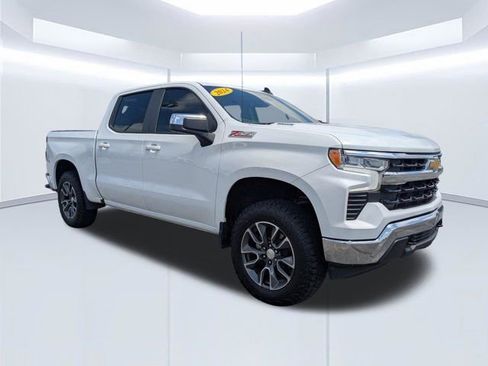 Used 2024 Chevrolet Silverado 1500 LT AWD/4WD image 2