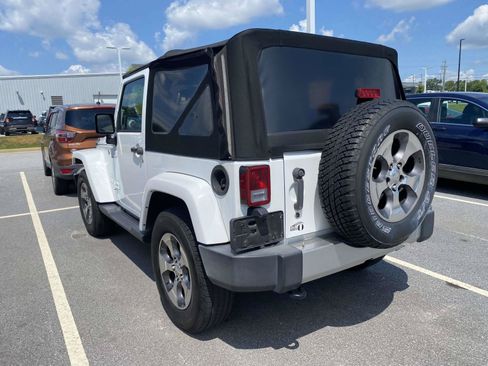Used 2018 Jeep Wrangler Sahara w/ Connectivity Group AWD/4WD image 5