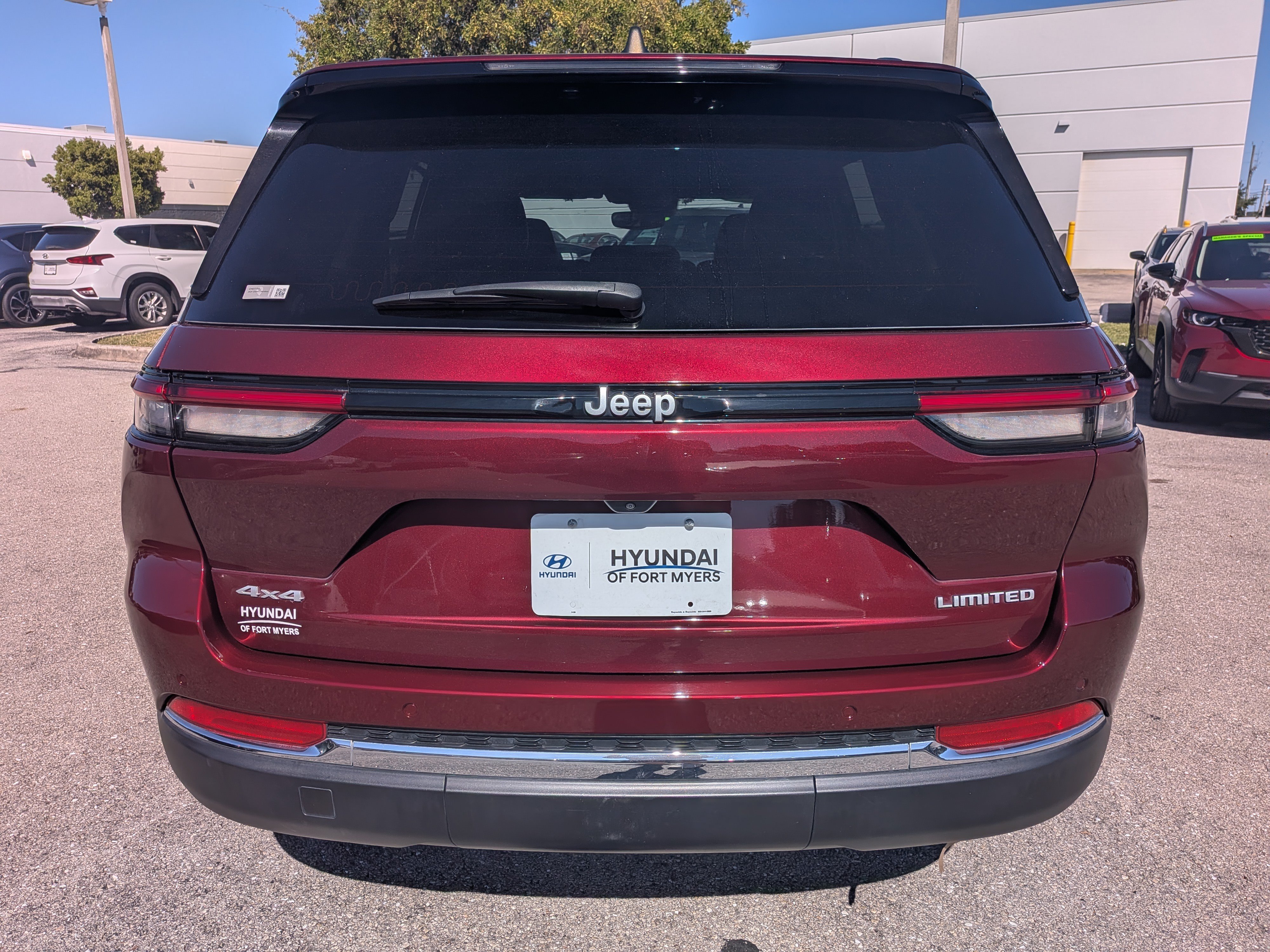 Used 2024 Jeep Grand Cherokee Limited AWD/4WD image 5