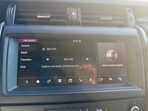 Used 2020 Land Rover Discovery SE image 18