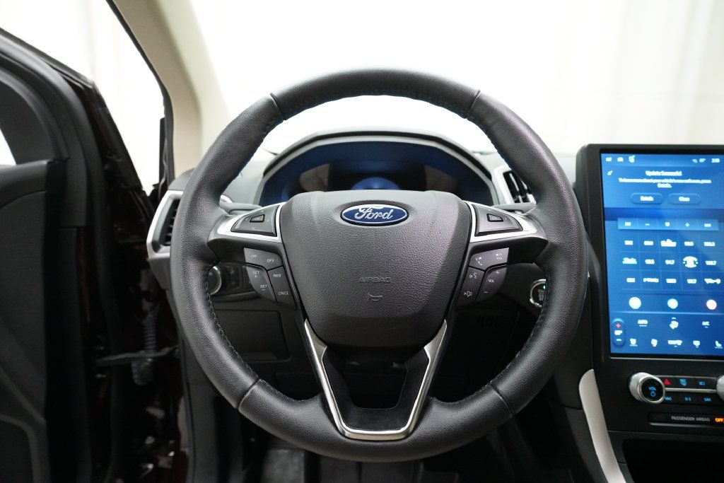 Used 2024 Ford Edge SEL w/ Convenience Package AWD/4WD image 4