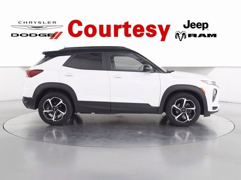 Used 2021 Chevrolet TrailBlazer RS w/ Technology Package image 3