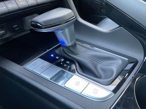 Used 2025 Hyundai Elantra Limited image 42