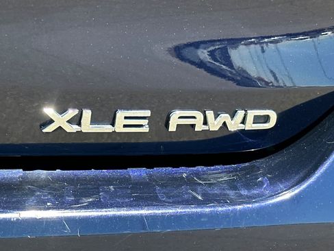 Used 2021 Toyota Highlander XLE AWD/4WD image 33