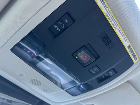 Used 2020 Lexus ES 300h w/ Premium Package image 22