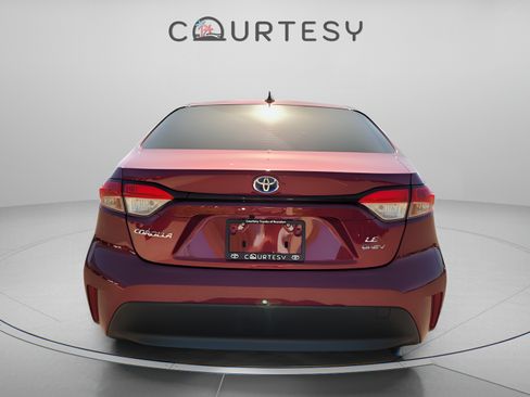 Certified 2025 Toyota Corolla LE FWD image 5