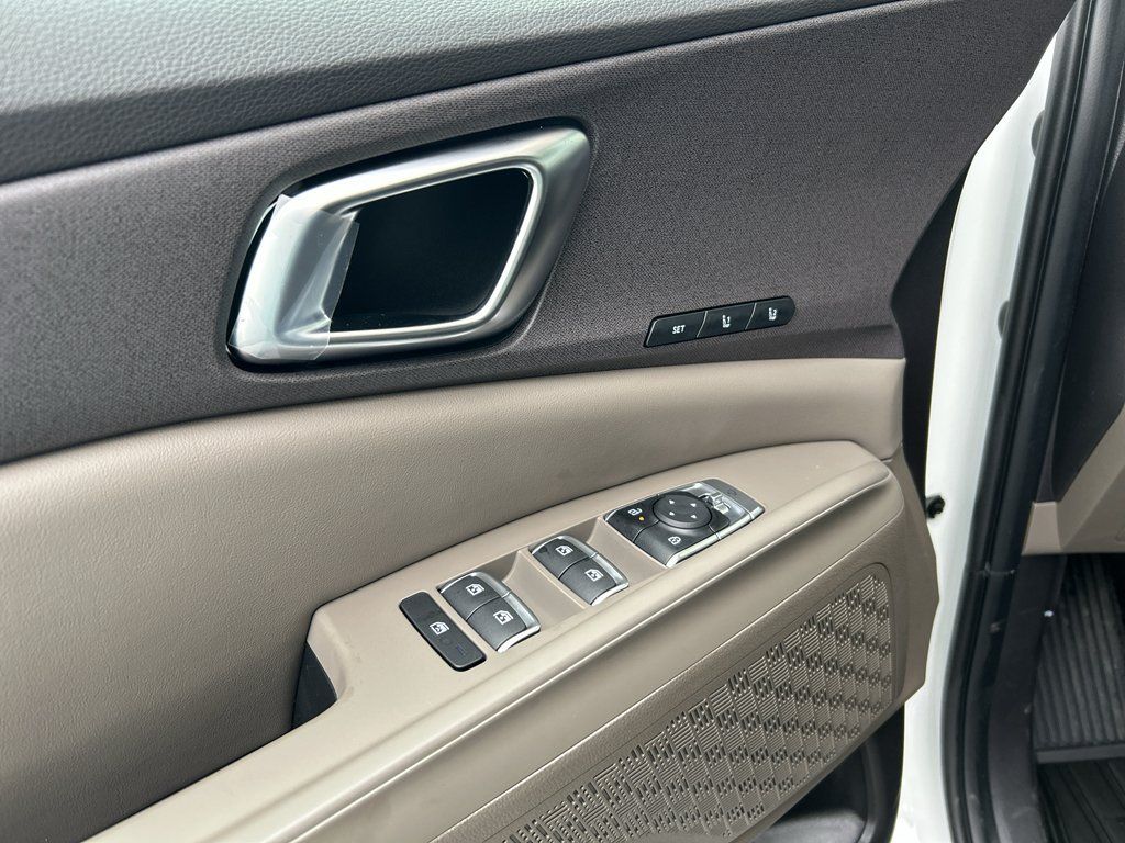 New 2026 Kia Carnival EX FWD image 18