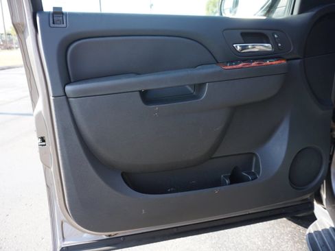 Used 2014 GMC Yukon XL SLT AWD/4WD image 14