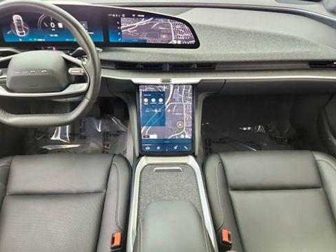 Used 2024 Lucid Air Touring AWD/4WD image 18