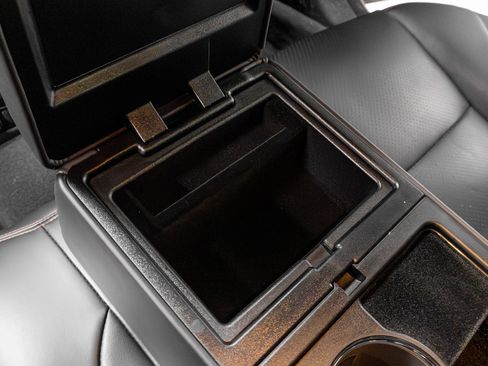 Used 2016 Jaguar XJ R image 25