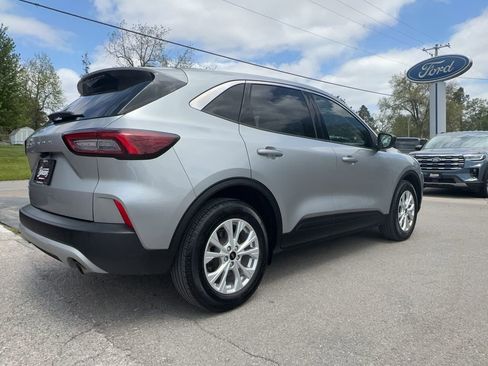Used 2023 Ford Escape Active w/ Cold Weather Package FWD image 5