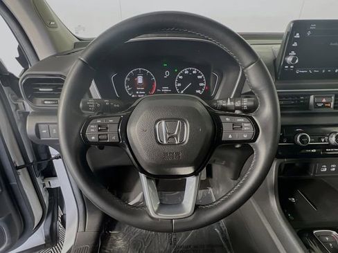 Used 2025 Honda Pilot Touring image 16