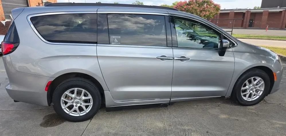 Used 2021 Chrysler Voyager Lxi FWD image 3