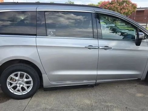 Used 2021 Chrysler Voyager Lxi FWD image 3