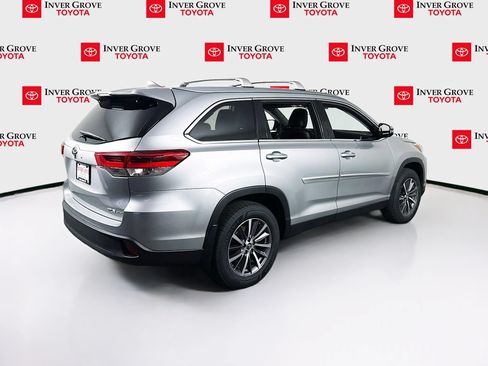Used 2019 Toyota Highlander XLE AWD/4WD image 5