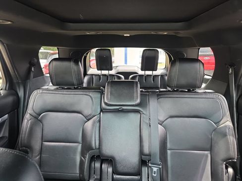 Used 2017 Ford Explorer Limited w/ Equipment Group 301A AWD/4WD image 39