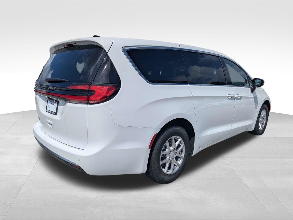 New 2027 Chrysler Pacifica Select w/ Family Tech Group FWD image 4