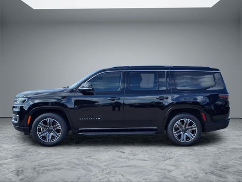 Used 2023 Jeep Wagoneer 4WD w/ Premium Group I image 4