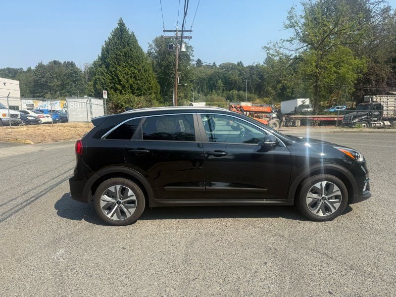 Used 2022 Kia Niro EX Premium w/ Cold Weather Package FWD image 6