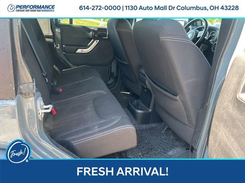 Used 2015 Jeep Wrangler Unlimited Sahara w/ Connectivity Group AWD/4WD image 15