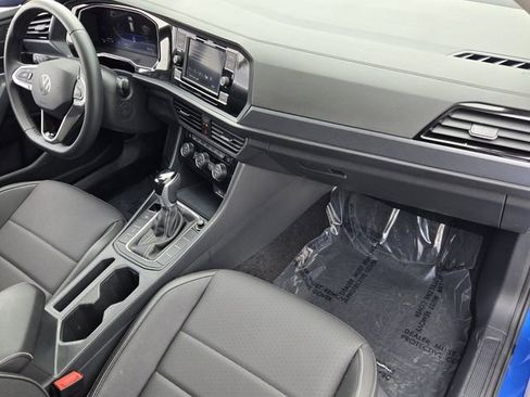 Used 2024 Volkswagen Jetta SE w/ Panoramic Sunroof Package FWD image 17