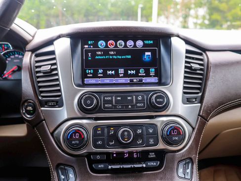 Used 2018 Chevrolet Suburban LT RWD image 16