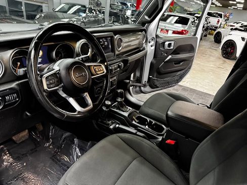 Used 2019 Jeep Wrangler Unlimited Sahara w/ Safety Group image 33