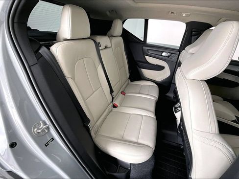 Used 2024 Volvo XC40 B5 Plus AWD/4WD image 36