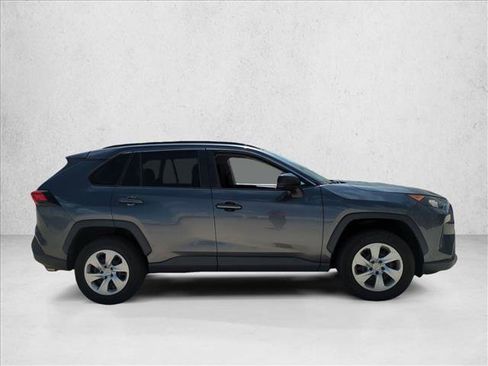 Used 2020 Toyota RAV4 LE FWD image 4